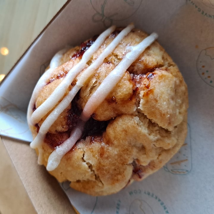 photo of Belén Vegan Bakery Lemon Strawberry Cookie - GF shared by @lyssbaumgartner on  12 Aug 2024 - review