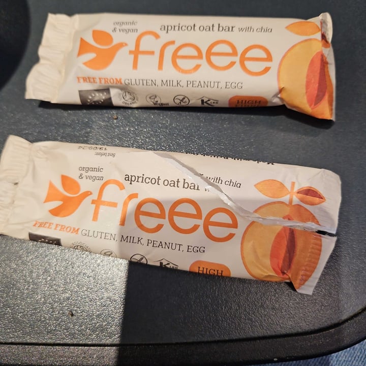 photo of Freee Apricot oat bar shared by @amelie3l on  30 May 2024 - review