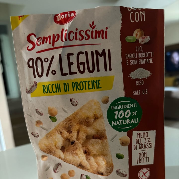 photo of I semplicissimi doria triangolini 90% legumi con ceci piselli e soia edamame shared by @morgancito on  18 Jul 2024 - review