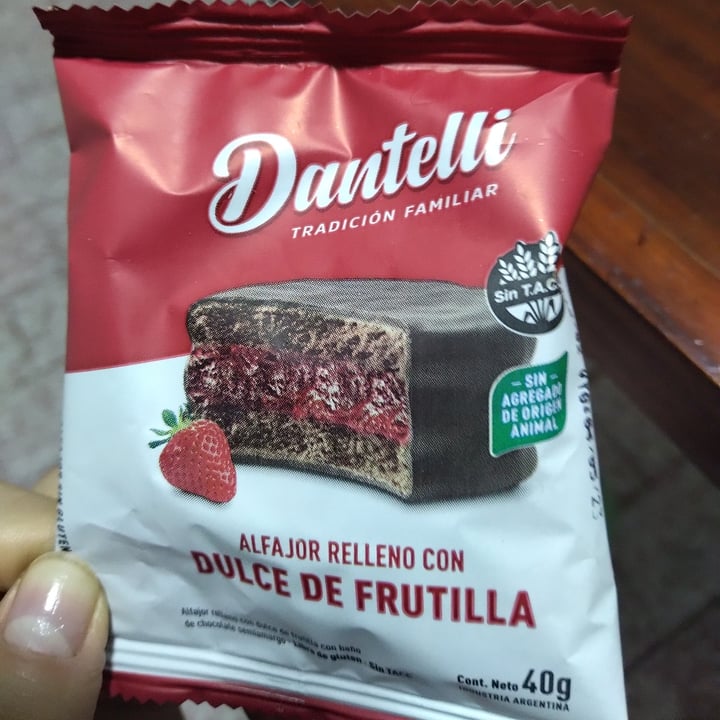 photo of dantelli Alfajor De Chocolate relleno con dulce de frutilla shared by @amem0rteh on  19 Oct 2023 - review