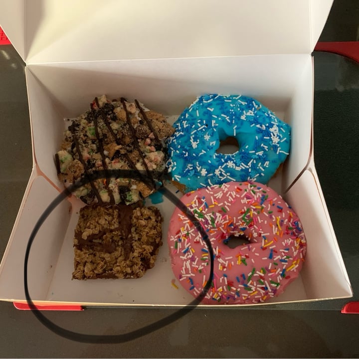 photo of Mmm Donuts • Café & Bakery Chocolate Peanut Butter Oatmeal Bar shared by @louisg on  20 Feb 2024 - review