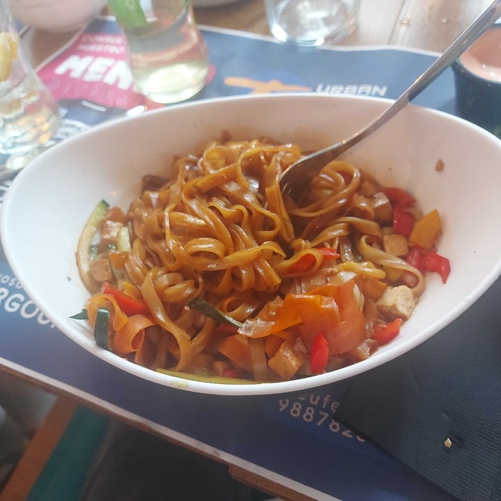 photo of Tizar Gourmet Restaurante y Urban Food Pad Thai veggie shared by @angearion on  04 May 2024 - review