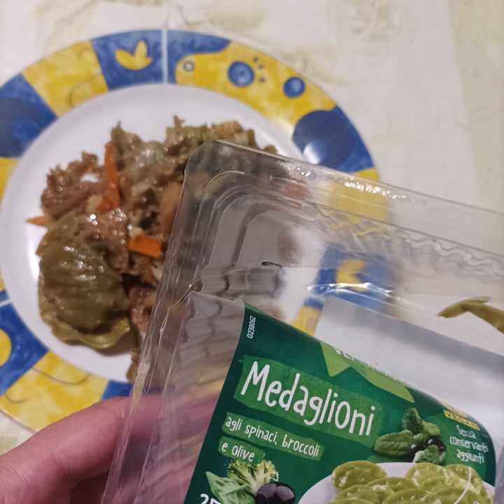 photo of Vemondo Medaglioni di broccoli, spinaci e olive shared by @silviascanavacca on  09 Nov 2023 - review