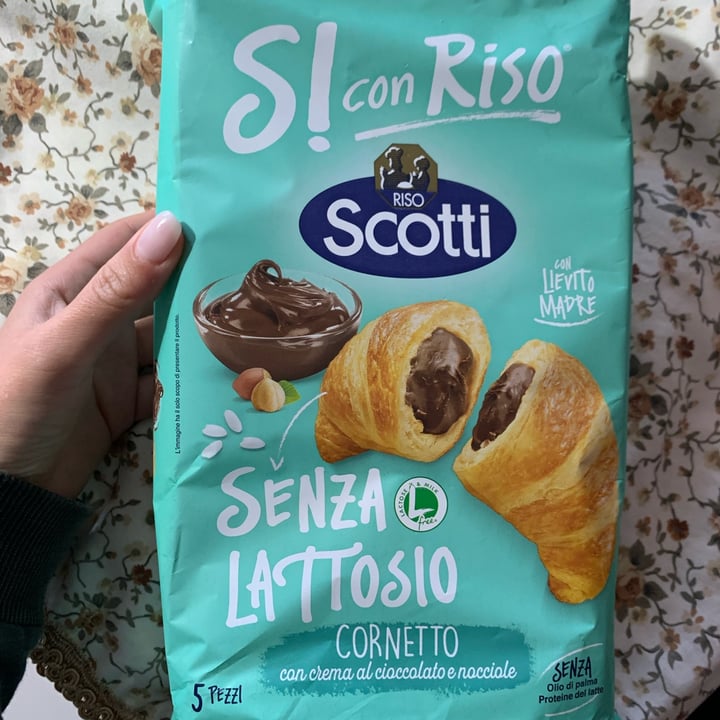 photo of scotti Cornetto con crema al cioccolato e nocciole shared by @valeriapugliese on  09 Apr 2024 - review