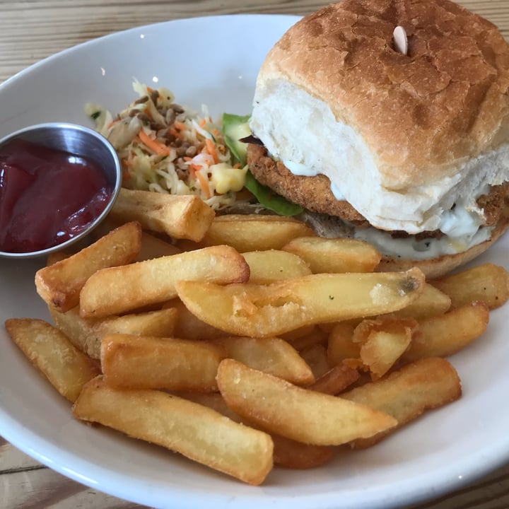 photo of Black Cat café ‘Chick*n Burguer’ shared by @veganitas on  25 Oct 2023 - review