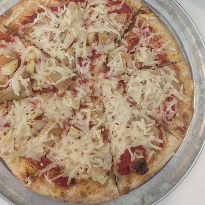photo of Loving Hut Hawaiian pizza shared by @mari84 on  20 Sep 2025 - review