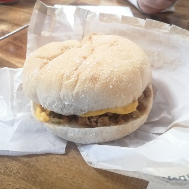 photo of Beaux Buns haché végétal burger shared by @chauvick on  28 Aug 2023 - review