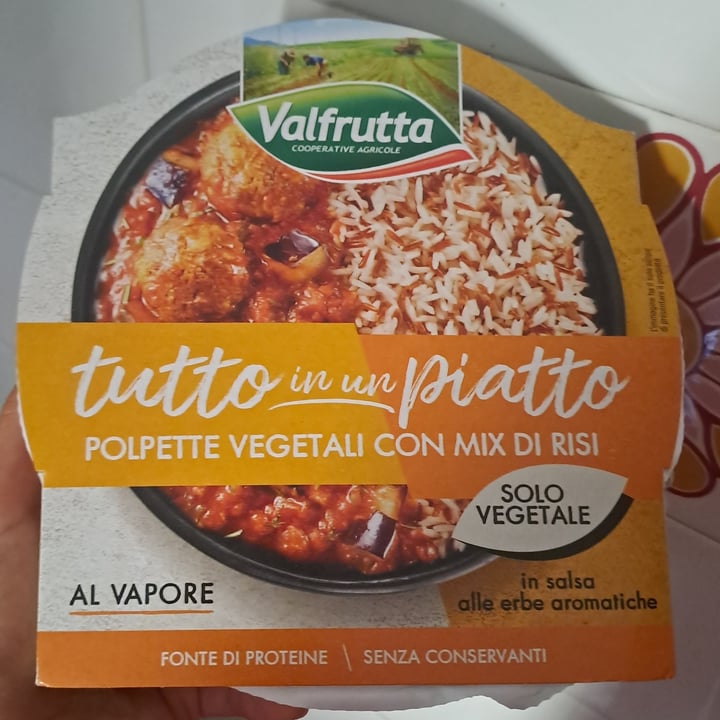 photo of Valfrutta tutto in un piatto Polpette Vegetali Con Mix Di Risi shared by @vegantizi on  16 May 2024 - review