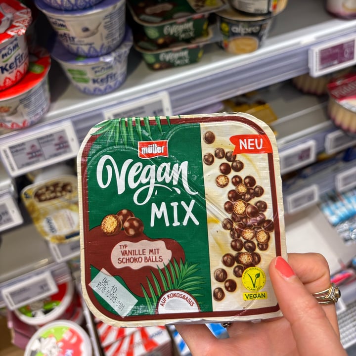 photo of Müller Vegan Mix Vanille mit Schoko Balls shared by @civetta22 on  23 Sep 2025 - review