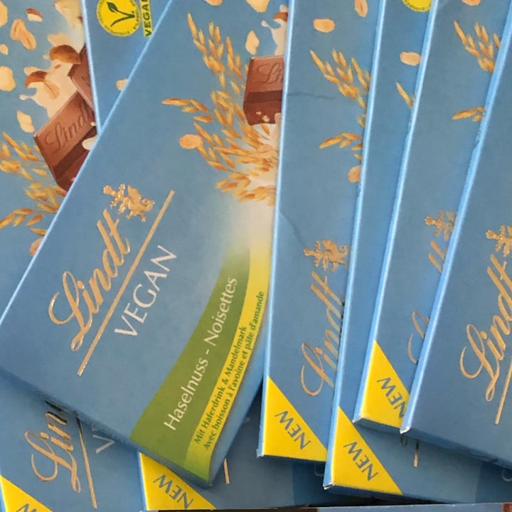 photo of Lindt Haselnuss - Noisettes Vegan shared by @carlinhag on  17 Oct 2023 - review