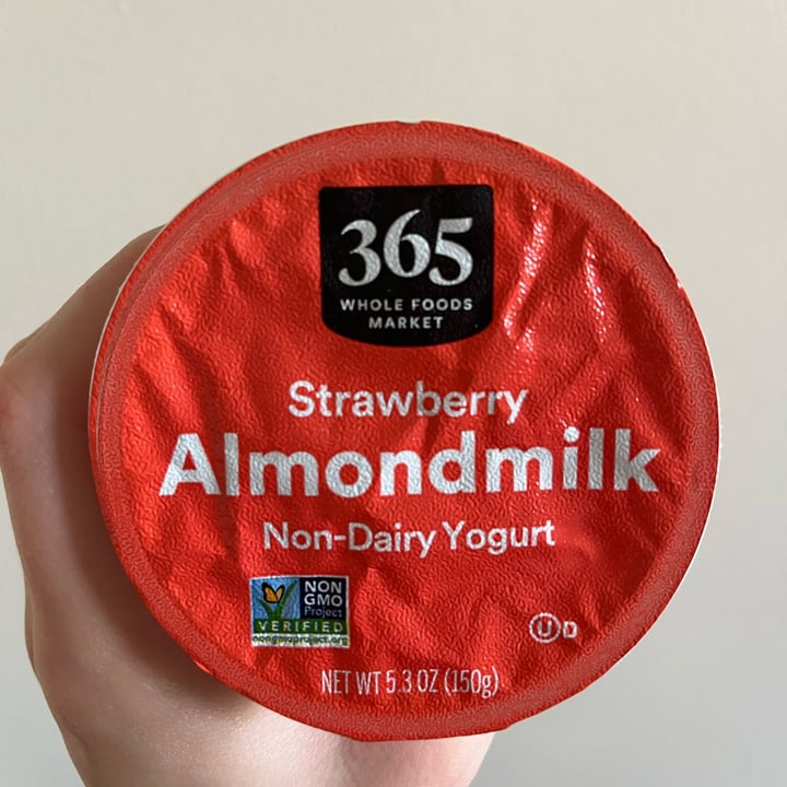 photo of 365 Whole Foods Market Almondmilk Non-Dairy Yogurt Strawberry shared by @emmamolteni on  17 Nov 2024 - review