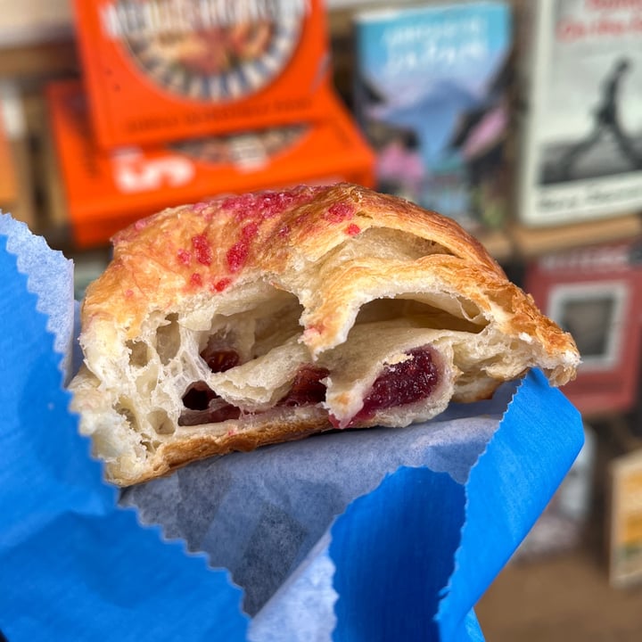 photo of Caffè Nero Raspberry Croissant shared by @alistar on  23 Sep 2023 - review
