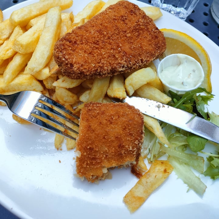 photo of Hobson's Fish & Chips Vegan Fish And Chips shared by @bloodymaryai on  11 Oct 2025 - review