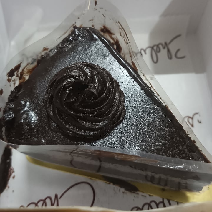 photo of Chelvies Coffee Vegan chocolate Layered Pastry shared by @vegankur on  21 Apr 2024 - review