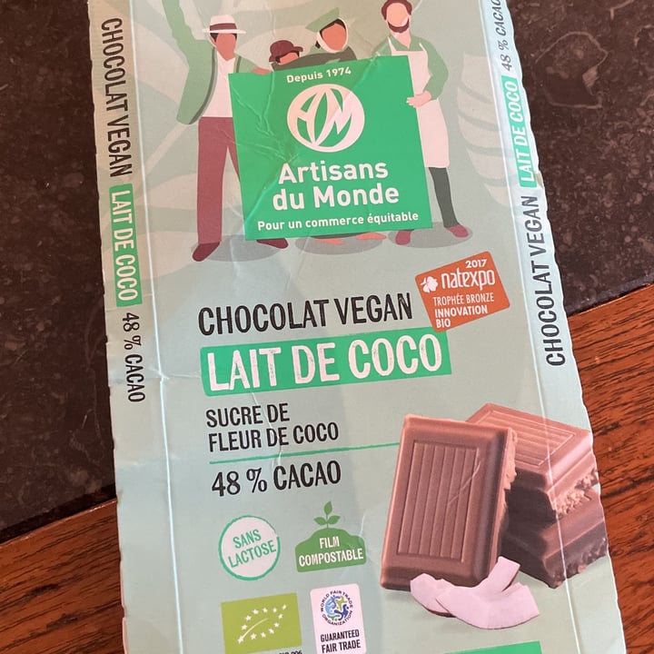 photo of Artisans du Monde Coconut milk chocolate shared by @v-gan on  29 Oct 2023 - review