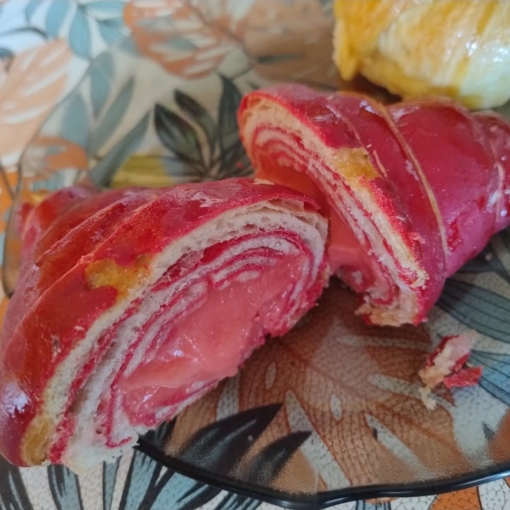 photo of Le Panem croissant sabor frutilla shared by @barbaraverburg on  16 Jan 2025 - review