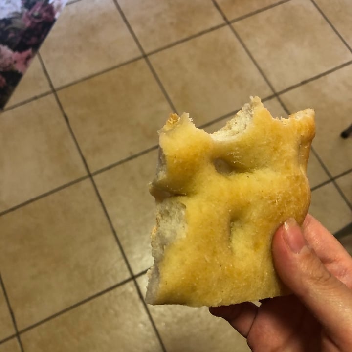 photo of Lidl schiacciata all'olio di oliva shared by @annapaolaserio on  19 Jun 2024 - review