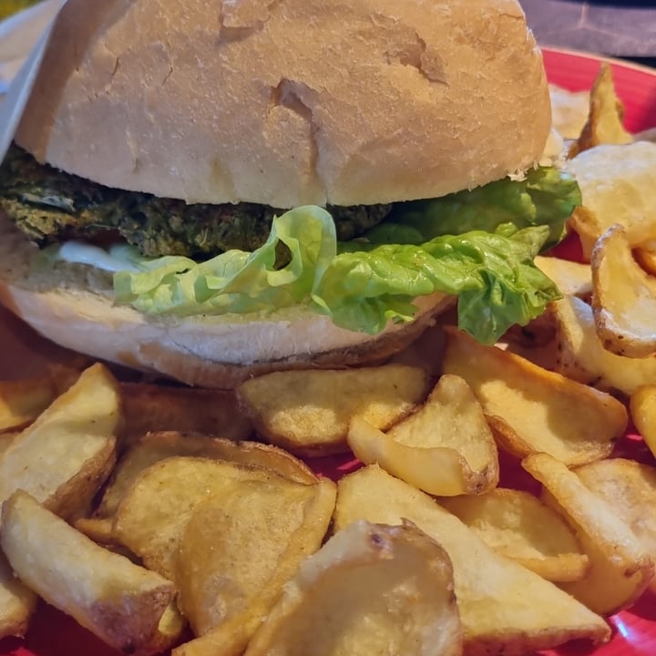 photo of Portobello Food & Drink Veggy Burger + Patatine shared by @fraveg on  05 Dec 2023 - review