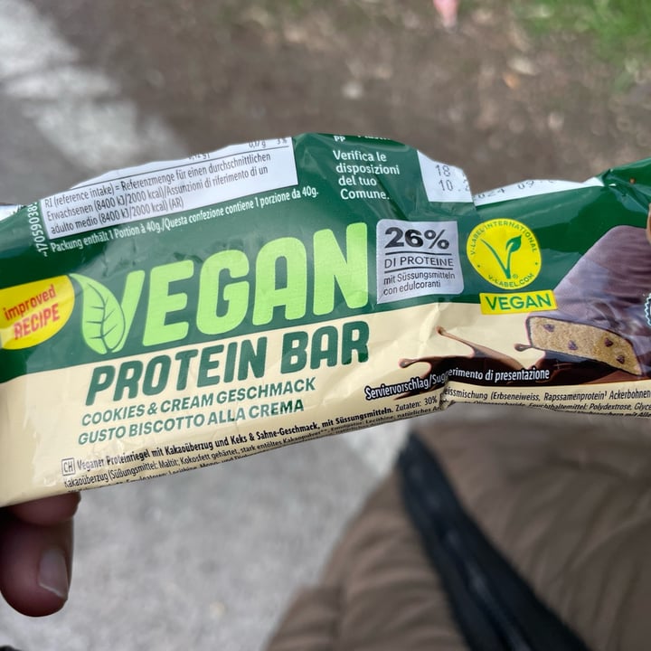 photo of IronMaxx Protein Bar Cookies & Cream shared by @vittolovestahini on  11 Apr 2024 - review