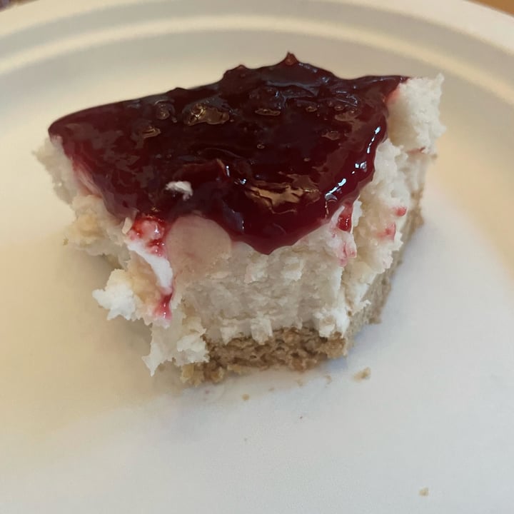 photo of Daiya Cheesecake New York Style shared by @clarendiee on  22 Jun 2024 - review