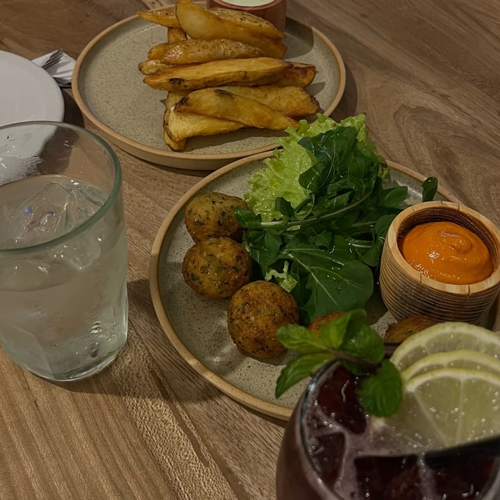 photo of LARRONDA Entrada: Falafel y Papas shared by @anaclara_ on  24 Aug 2025 - review