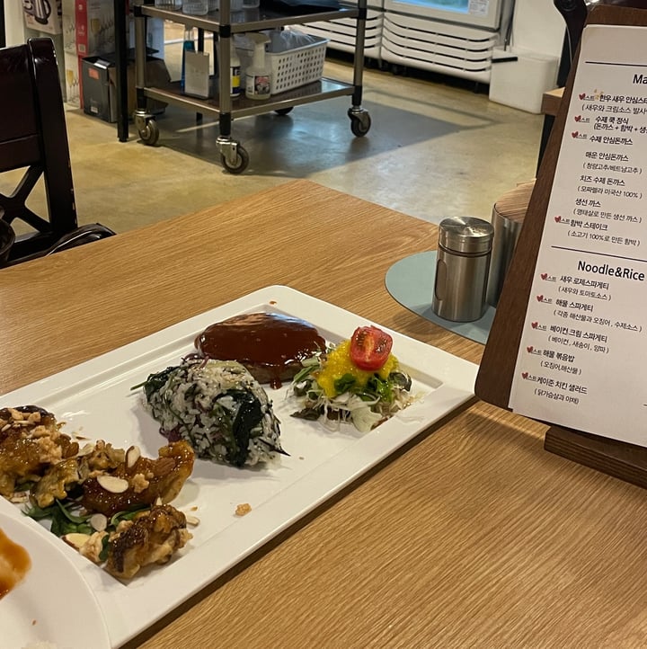 photo of 정혜영 COOK & PUB (jeonghyeyeongcook) Vegan Special Plate (비건 모둠 스페셜) shared by @hwayoung on  06 Jun 2025 - review