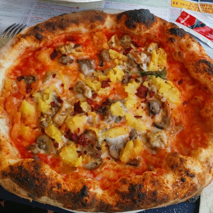 photo of Rossopomodoro Genova Porto Antico pizza La Vegana shared by @kekolove72 on  05 May 2024 - review