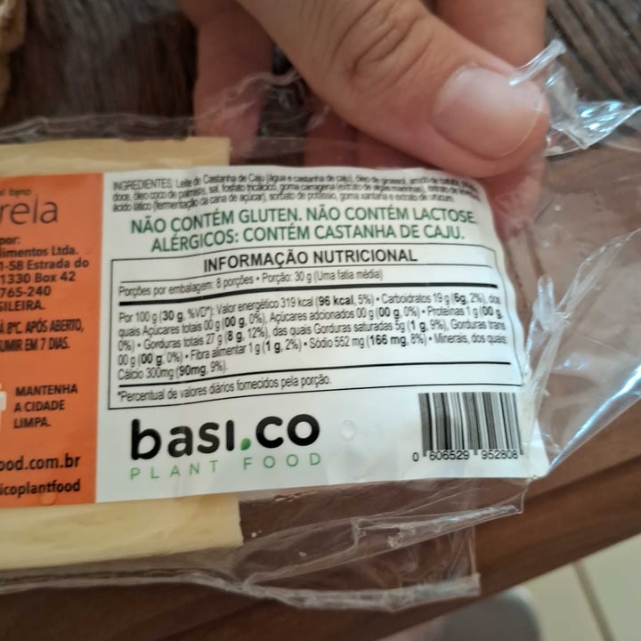 photo of Básico Plant Food muçarela shared by @danizata on  30 Oct 2023 - review
