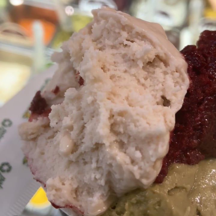 photo of Gelateria Del Biondo gelato noci di macadamia shared by @gaiap on  27 Dec 2023 - review