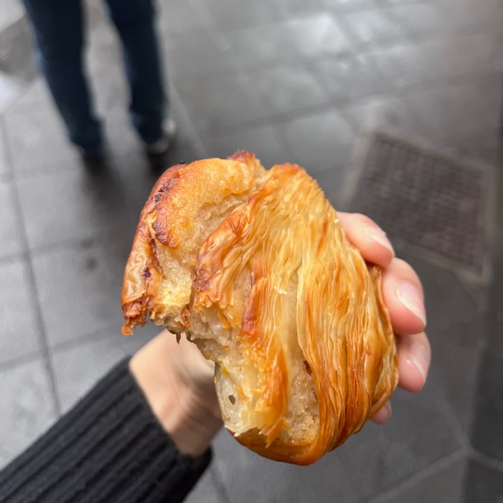 photo of Vegan Art sfogliatella riccia shared by @tania- on  05 Oct 2025 - review