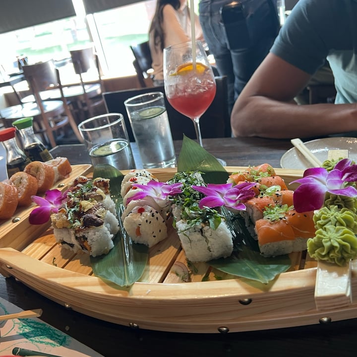 photo of Blue Sushi Sake Grill Shiitake To Me roll shared by @devouringveg on  07 Jun 2025 - review