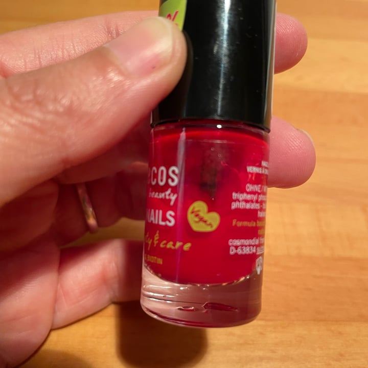 photo of Benecos Happy Nails vintage red shared by @veronicx on  05 Aug 2024 - review