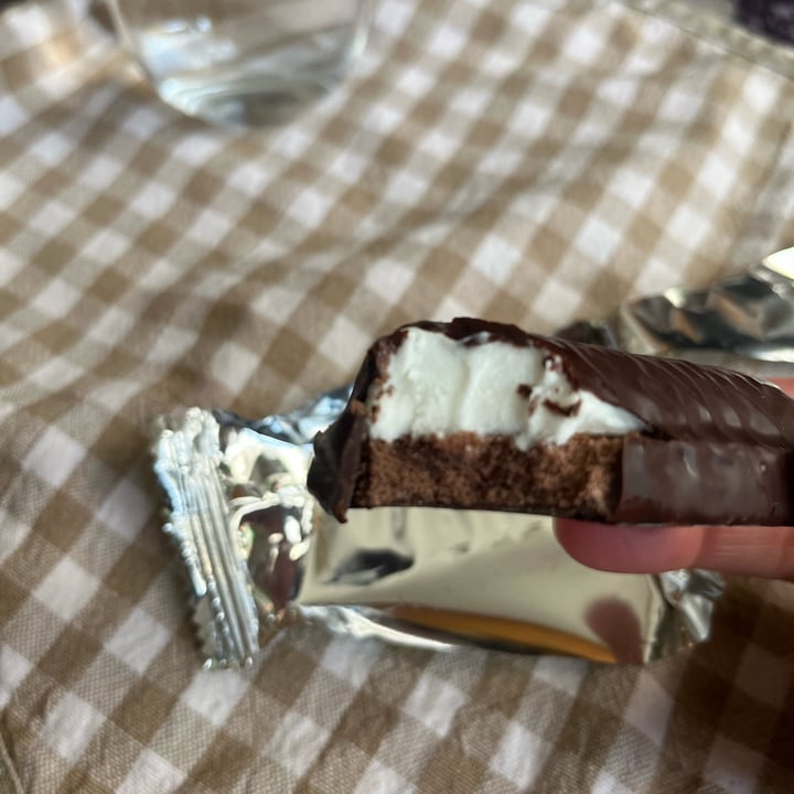 photo of Amo Essere Veg snack crema al cocco shared by @lucyvegan83 on  04 Apr 2025 - review