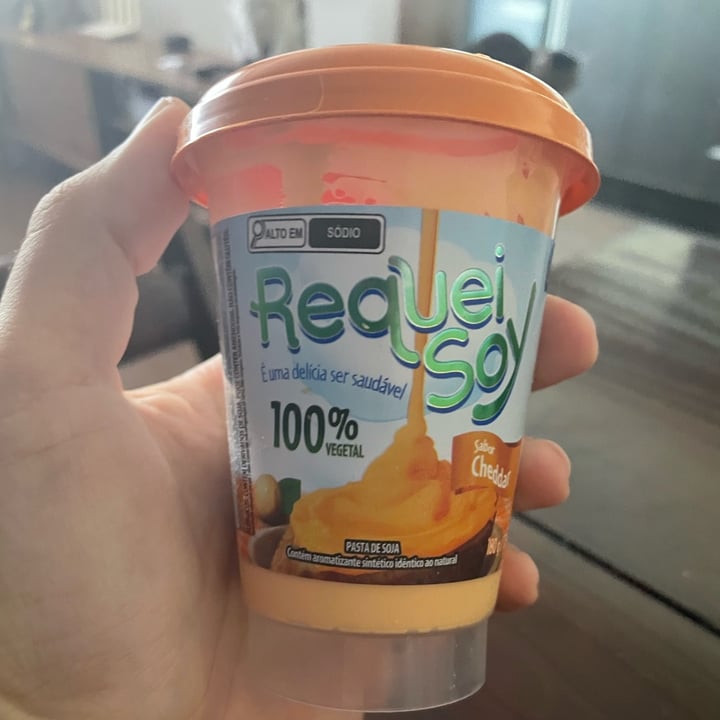 photo of Lifeco Requeijão Sabor Cheddar shared by @gpan94 on  01 Jun 2024 - review