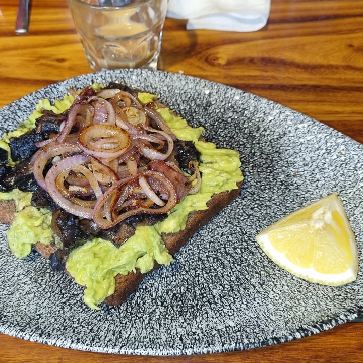 photo of Aroma Gelato & Waffle Lounge Smashed Avocado On Toast shared by @vegankitchensa on  27 Dec 2023 - review