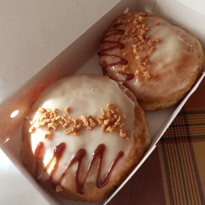 photo of Vonuts Vegan Donut de chocolate blanco y cacahuete shared by @titoherbito on  06 Nov 2023 - review