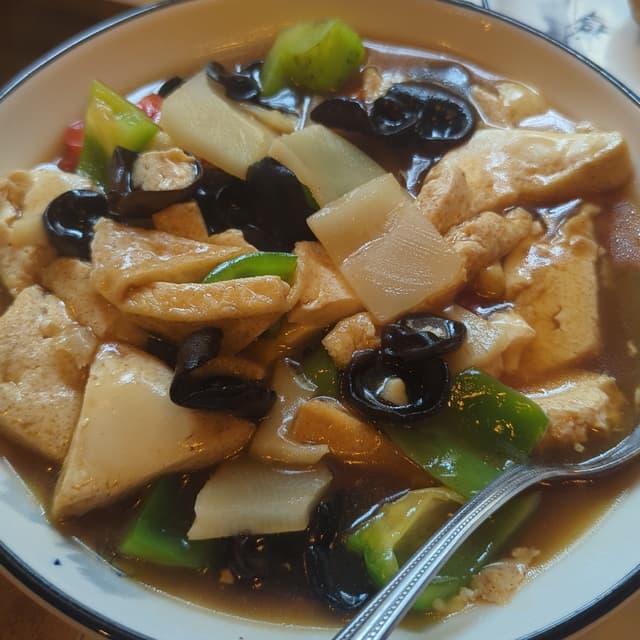 Photo of the dish “Tofu con peperoni e bambù”