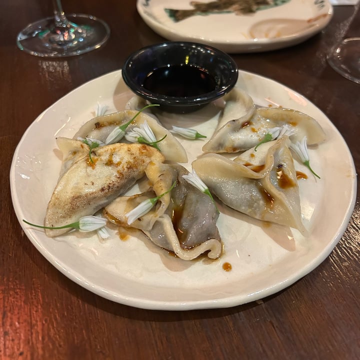 photo of Asian Ghetto Cantina dumplings de porotos negros, batata y cebolla caramelizada shared by @juliastepanenko on  28 Sep 2025 - review