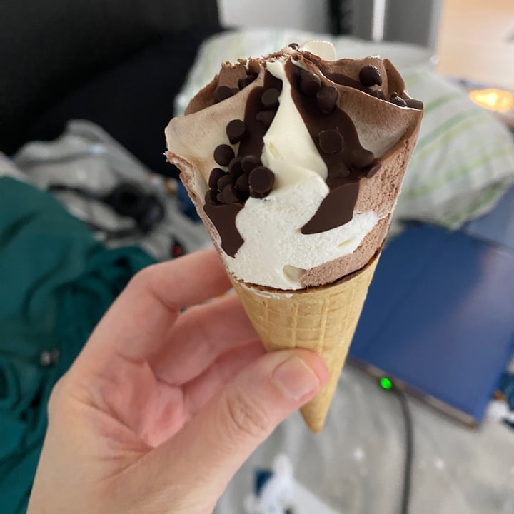 photo of Drumstick Vanilla Chocolate Swirl shared by @mrsbubsmith on  30 Aug 2023 - review