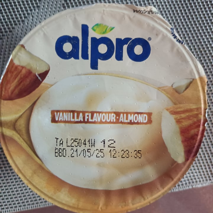 photo of Alpro Alpro dessert mandorla e vaniglia shared by @irewillard on  01 Apr 2025 - review
