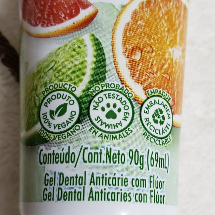 photo of Colgate Gel Dental Natural Extracts Citrus e Eucalipto shared by @vrgvegana on  10 Jul 2024 - review