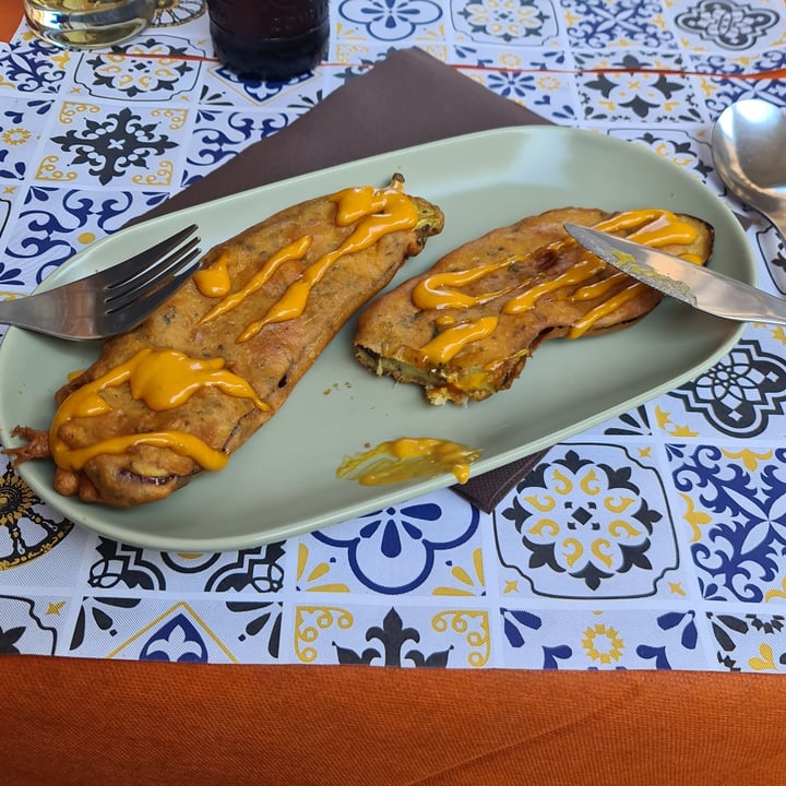photo of Indian Royal Restaurant di Yoga Chef melenzane in pastella di ceci e salsa di fichidindia shared by @giusche on  16 Nov 2023 - review