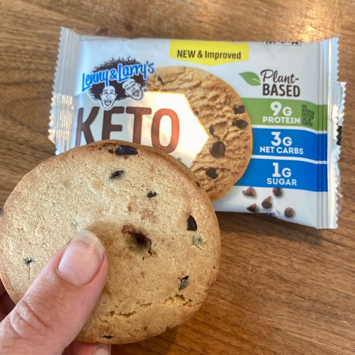 photo of Lenny & Larry’s Keto Cookie Chocolate Chip shared by @glutenfreevee on  12 Oct 2023 - review