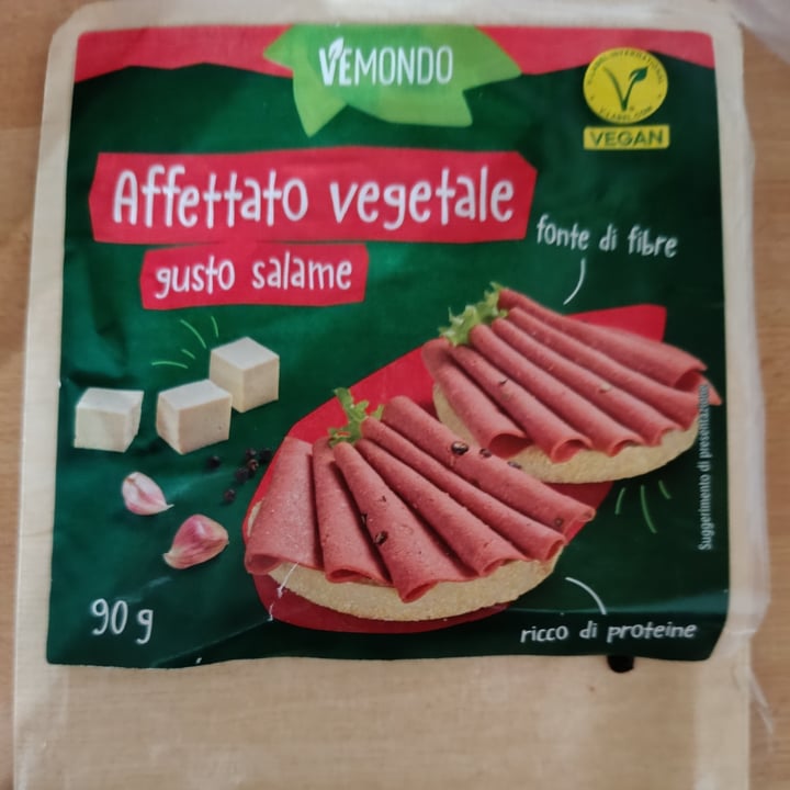 photo of Vemondo Affettato Vegetale Gusto Salame shared by @littlepoppyseed on  10 Dec 2023 - review