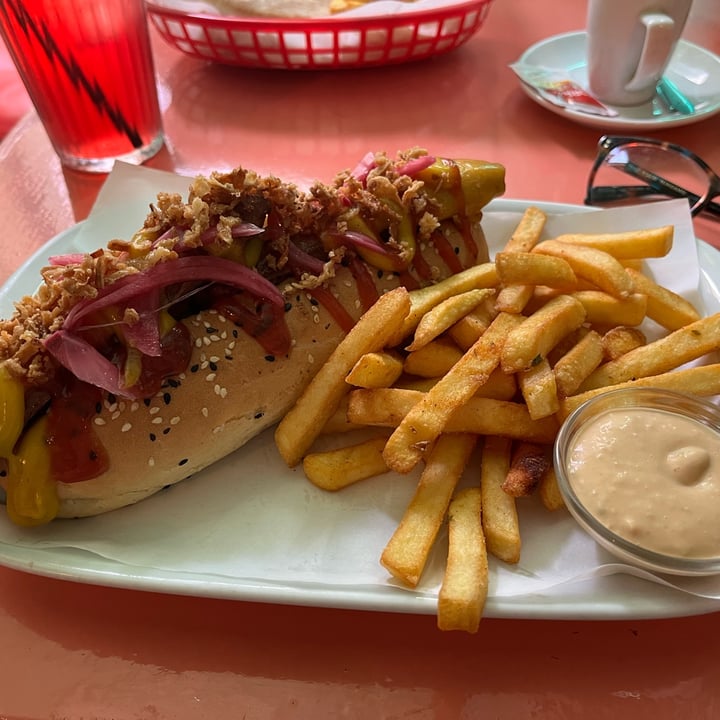 photo of Vegan Junkies Drop it like it's hot - VJ's hot dog shared by @eilidhm on  17 Feb 2024 - review