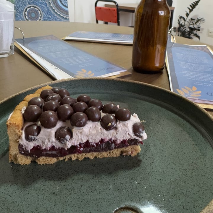 photo of Casa Umbigo Torta do Dia - Frutas Vermelhas e Ganache shared by @letsqr on  27 Dec 2024 - review