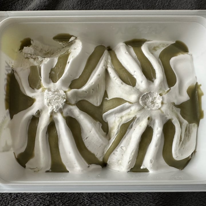 photo of Valsoia Gran Stecco al pistacchio Valsoia “gran cremoso” al pistacchio shared by @nikomajiko on  07 May 2024 - review