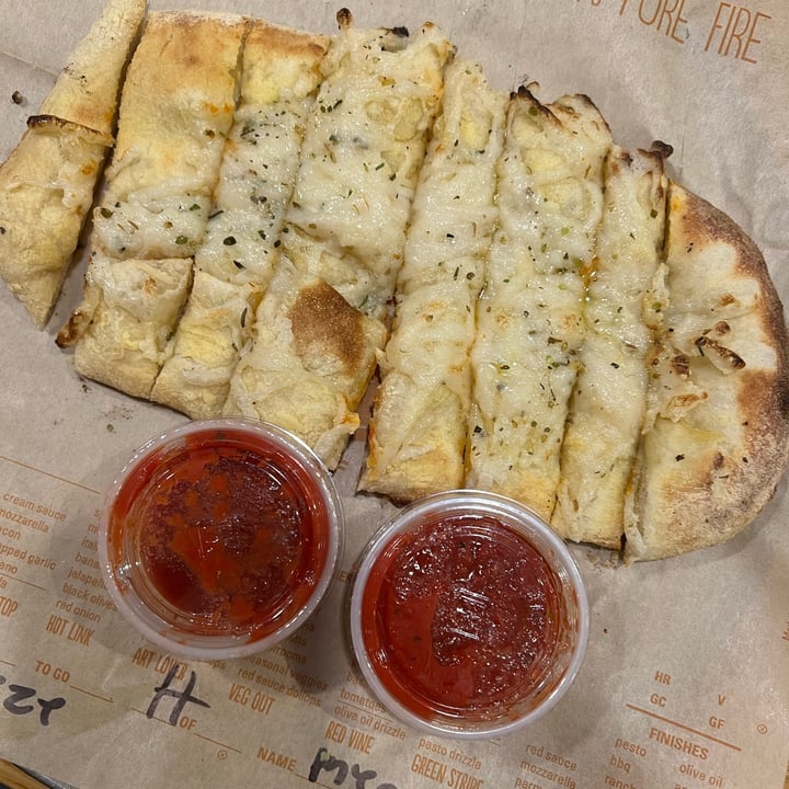 photo of Blaze Pizza Vegan Cheesy Bread shared by @mischievousmonsters on  11 Nov 2023 - review