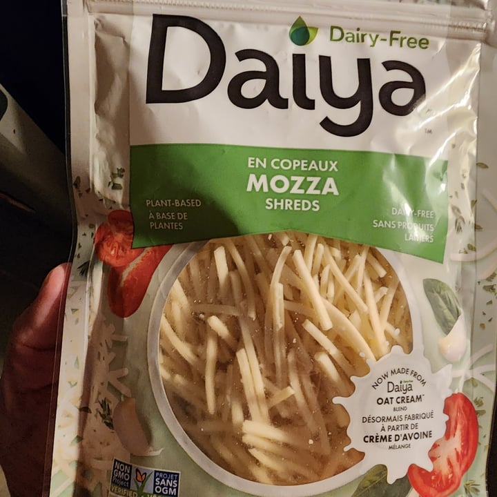 photo of Daiya Mozzarella flavour shreds shared by @veganelduderino on  26 Nov 2023 - review