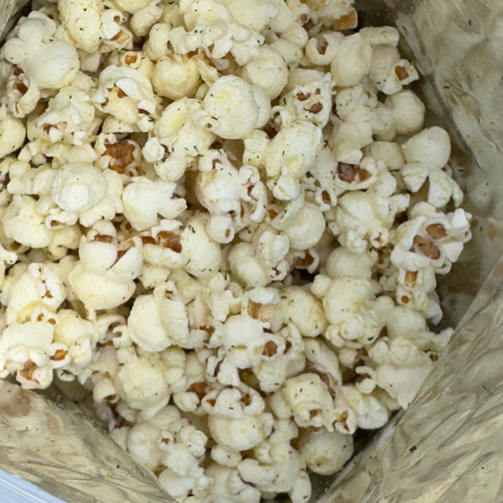 photo of Trader Joe's Popcorn with herbs and spices shared by @berryveganplanet on  19 Aug 2023 - review